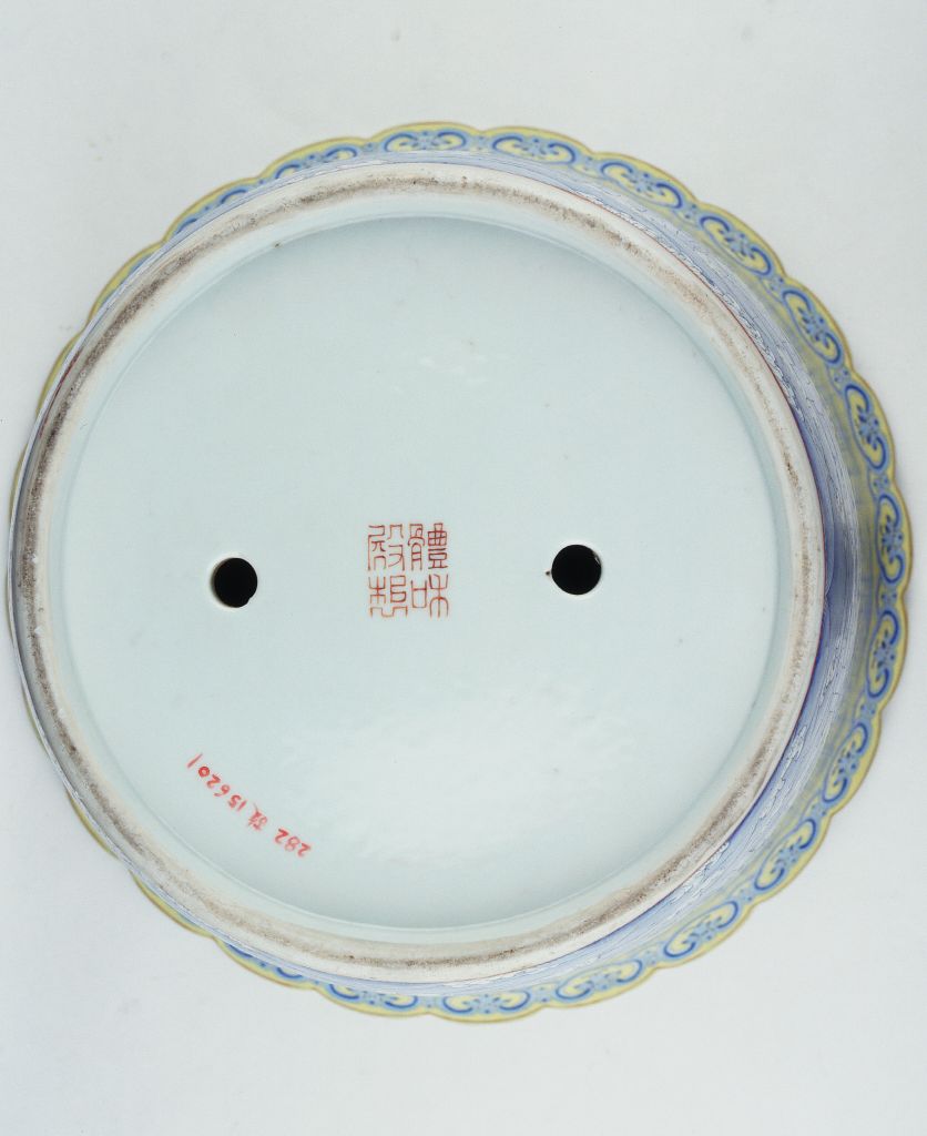 图片[2]-Pale yellow ground pastel sea water river cliff peach bat pattern flower pot-China Archive